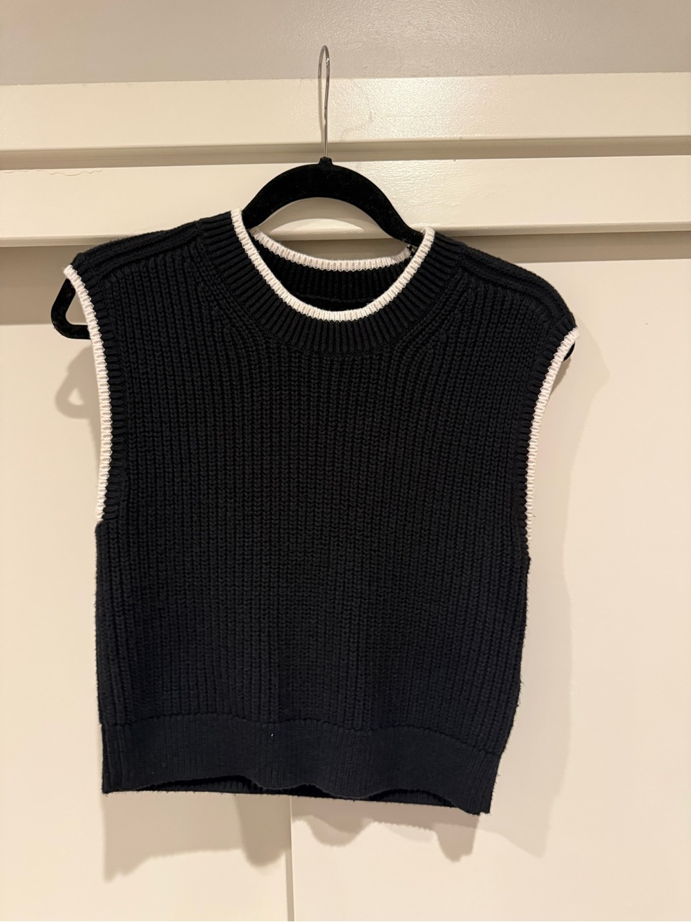 Abercrombie & Fitch Black Sleeveless Knit Vest with White Trim